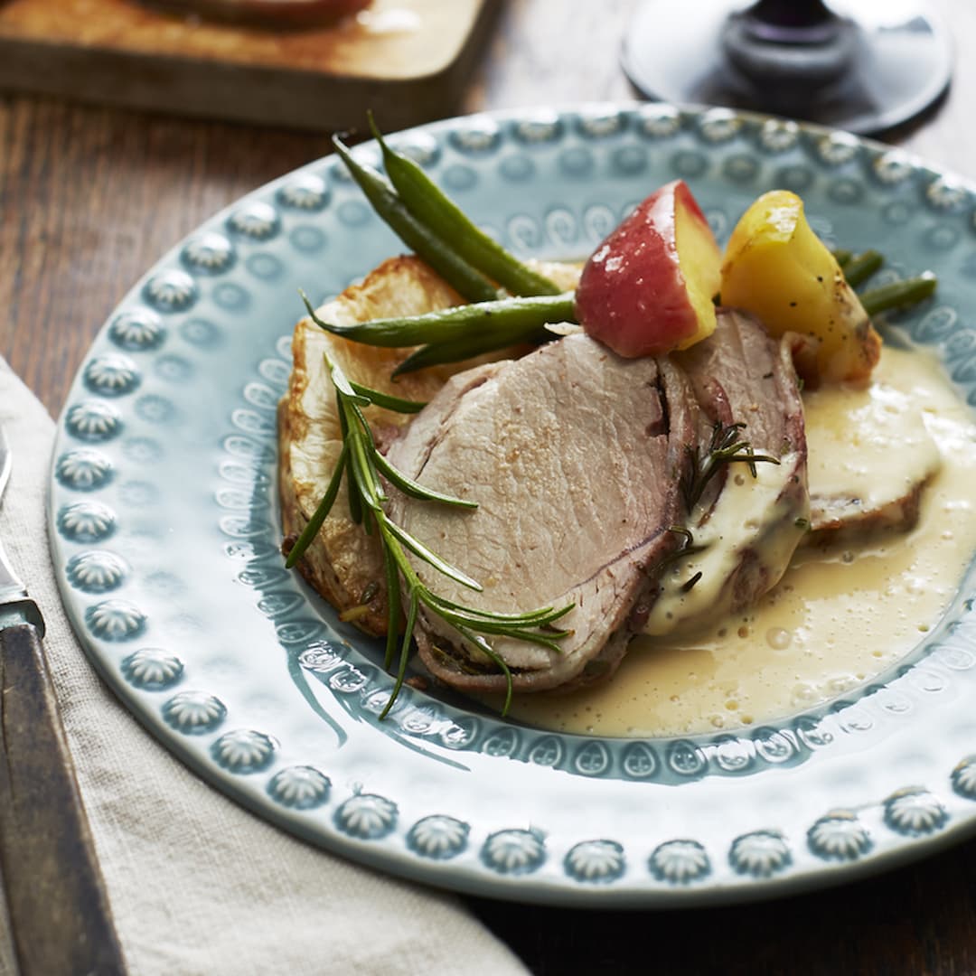 Scan Baconstekt, Rapsgris Picnicbog med äppelmustsås, rostad rotselleri och haricots verts