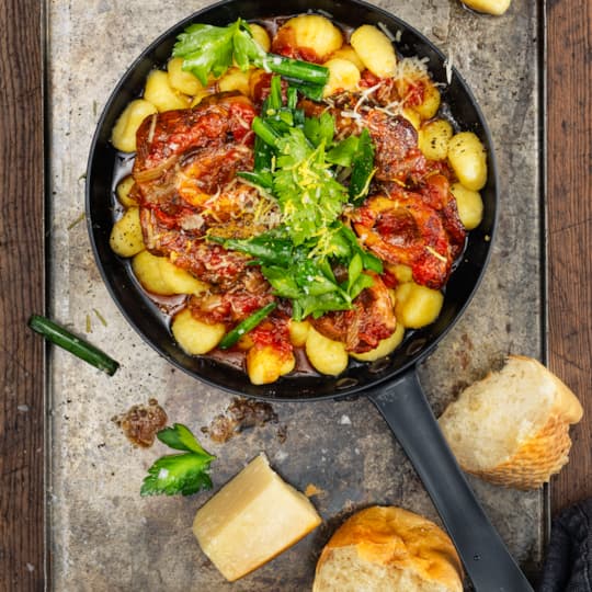 Rödvinsbakad Osso Buco ragu med stekt gnocci