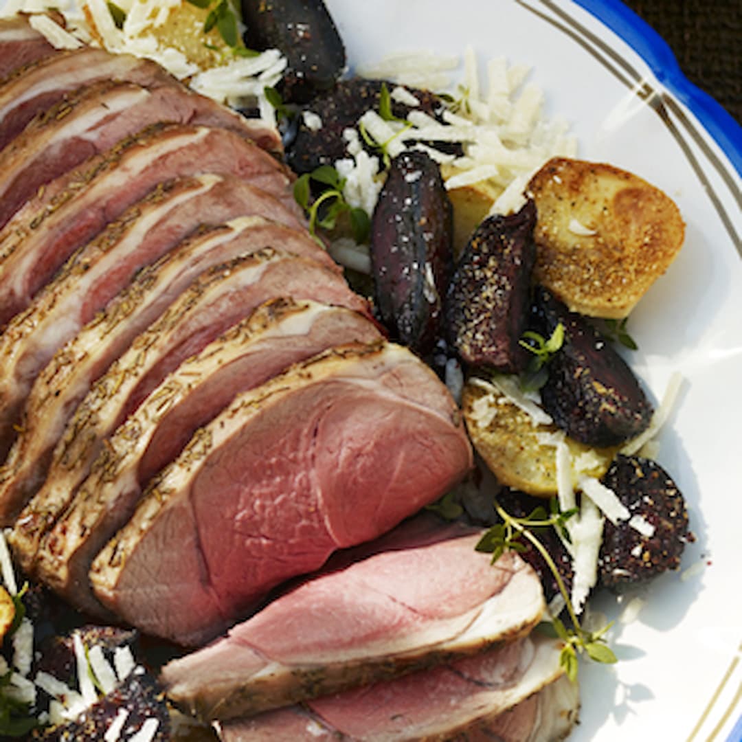 Rosmarinkryddad lammstek med rostade rödbetor och potatis med pecorino