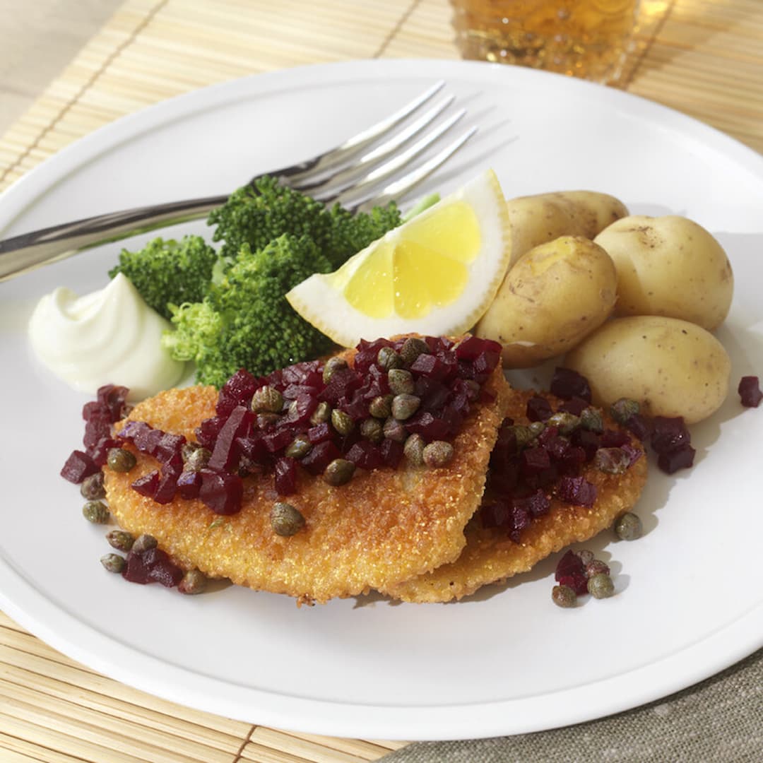 Schnitzel med rödbets- och kaprisfräs