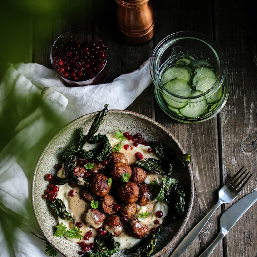 Mamma Scans köttbullar med potatismos, gräddsås och smörstekt svartkål