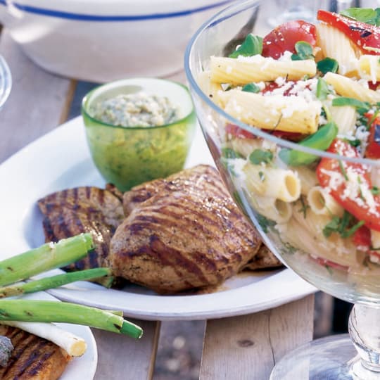 Grillad fläskkarré med pastasallad och bagna cauda