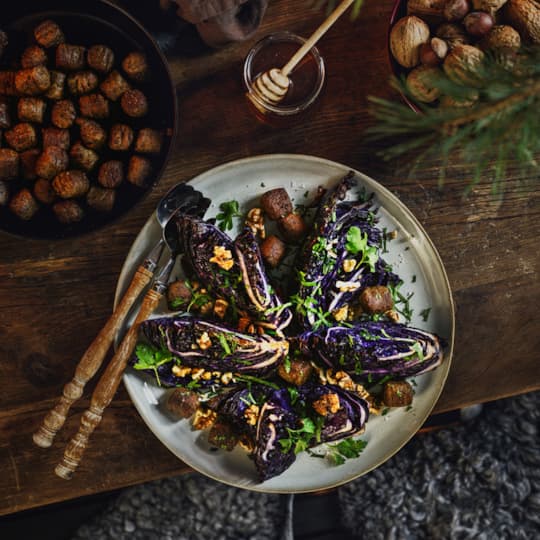 Köttbullar med honungsgriljerad rödkål